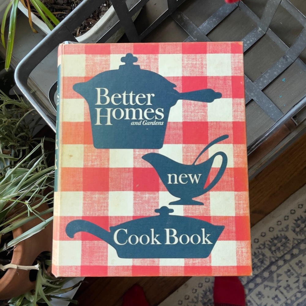 Vintage Gingham Better Homes and Garden Cookbook: A Nostalgic Culinary Companion